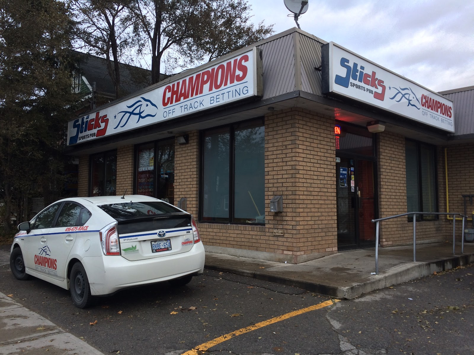 Sticks Sports Pub featured
